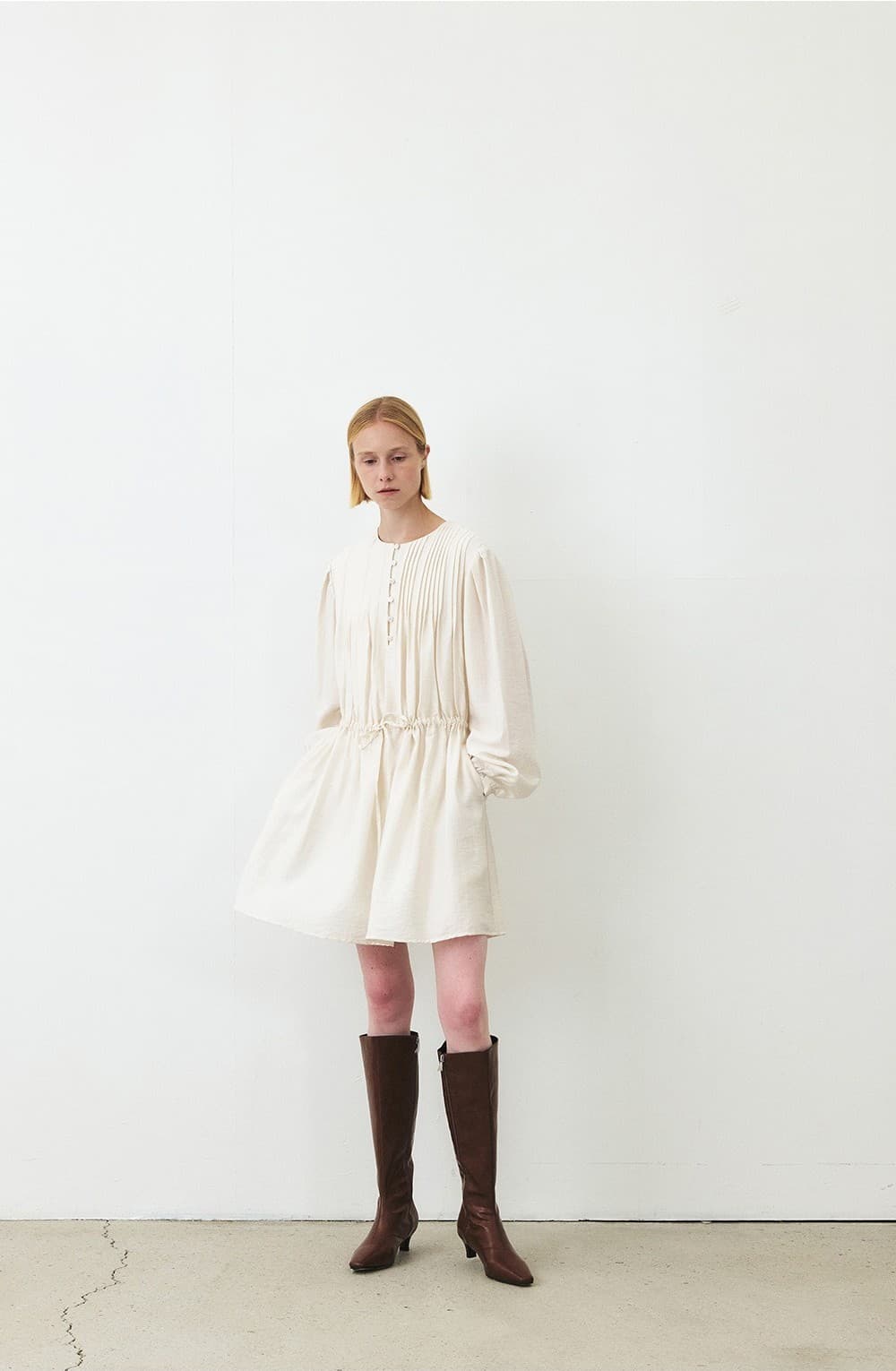 TFF ROUND NECK PINTUCK MIDI DRESS_IVORY — vue 6
