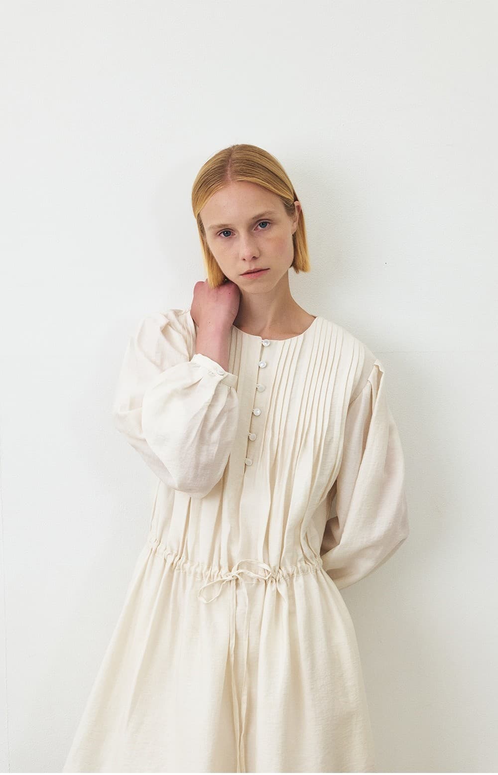 TFF ROUND NECK PINTUCK MIDI DRESS_IVORY — vue 9