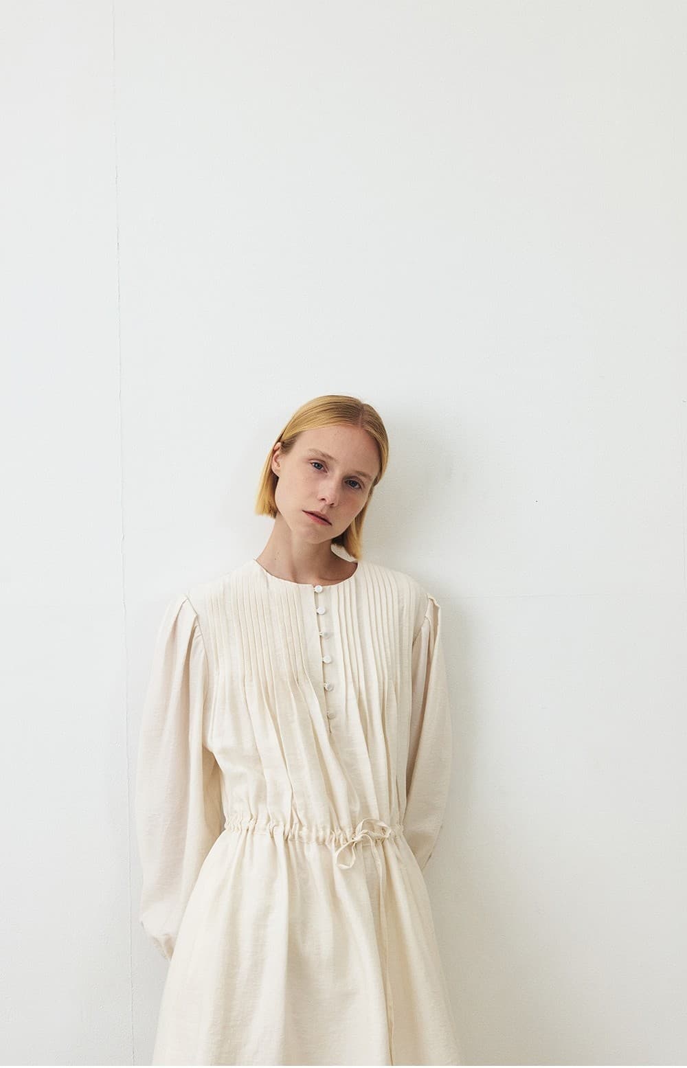 TFF ROUND NECK PINTUCK MIDI DRESS_IVORY — vue 10