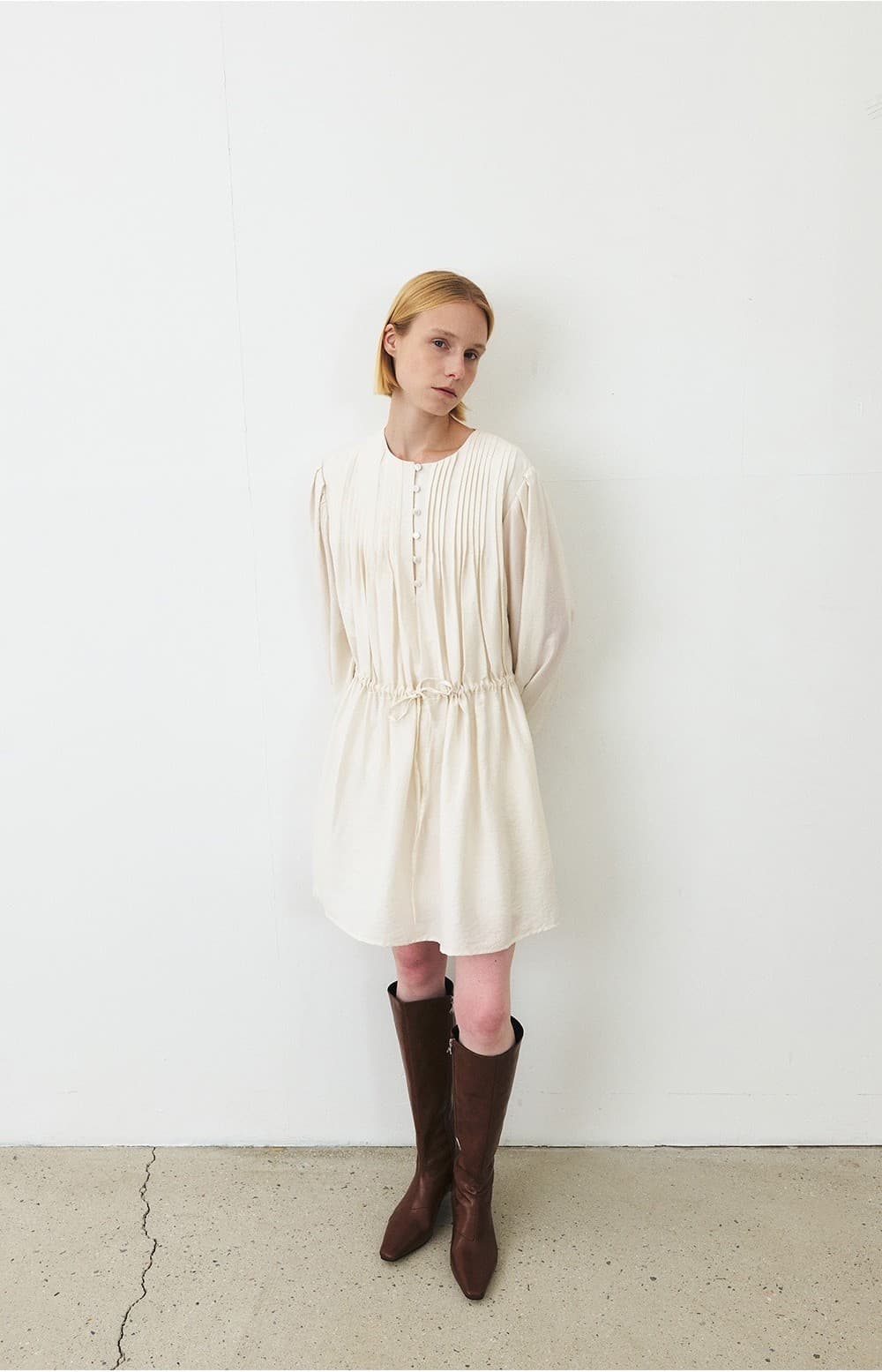 TFF ROUND NECK PINTUCK MIDI DRESS_IVORY — vue 11
