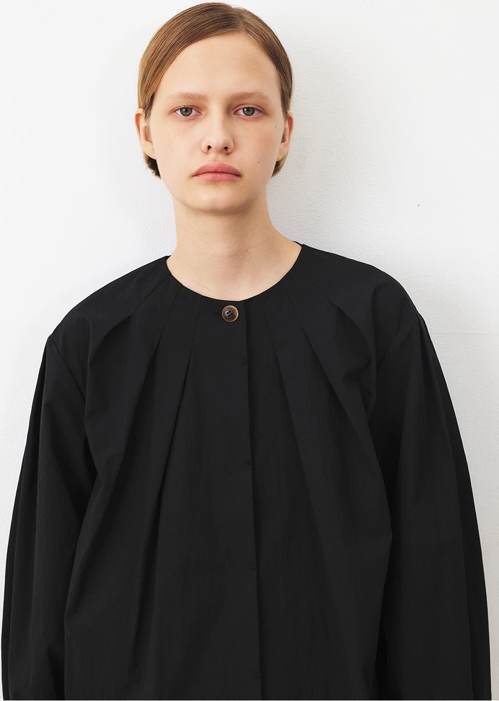 TFF ROUND NECK TUCK BLOUSE_BLACK — vue 9