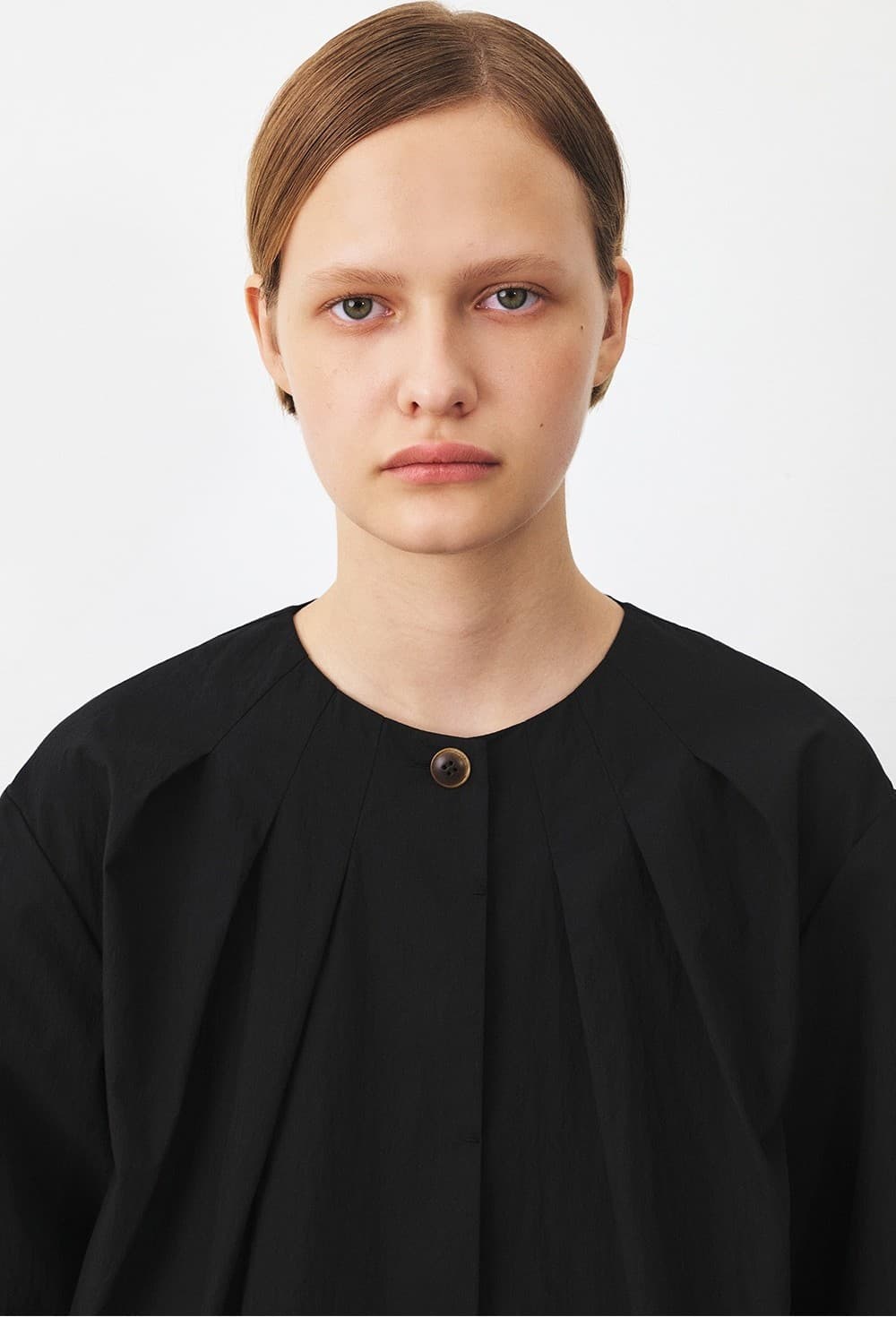 TFF ROUND NECK TUCK BLOUSE_BLACK — vue 10