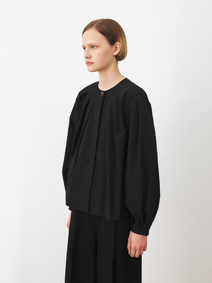 TFF ROUND NECK TUCK BLOUSE_BLACK — vue 1