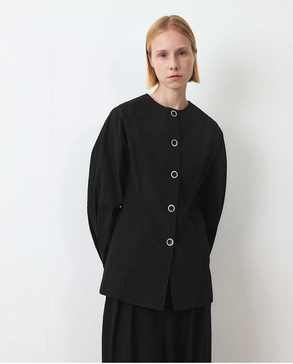 TFF ROUND NECK LINE BLOUSE_BLACK — vue 5