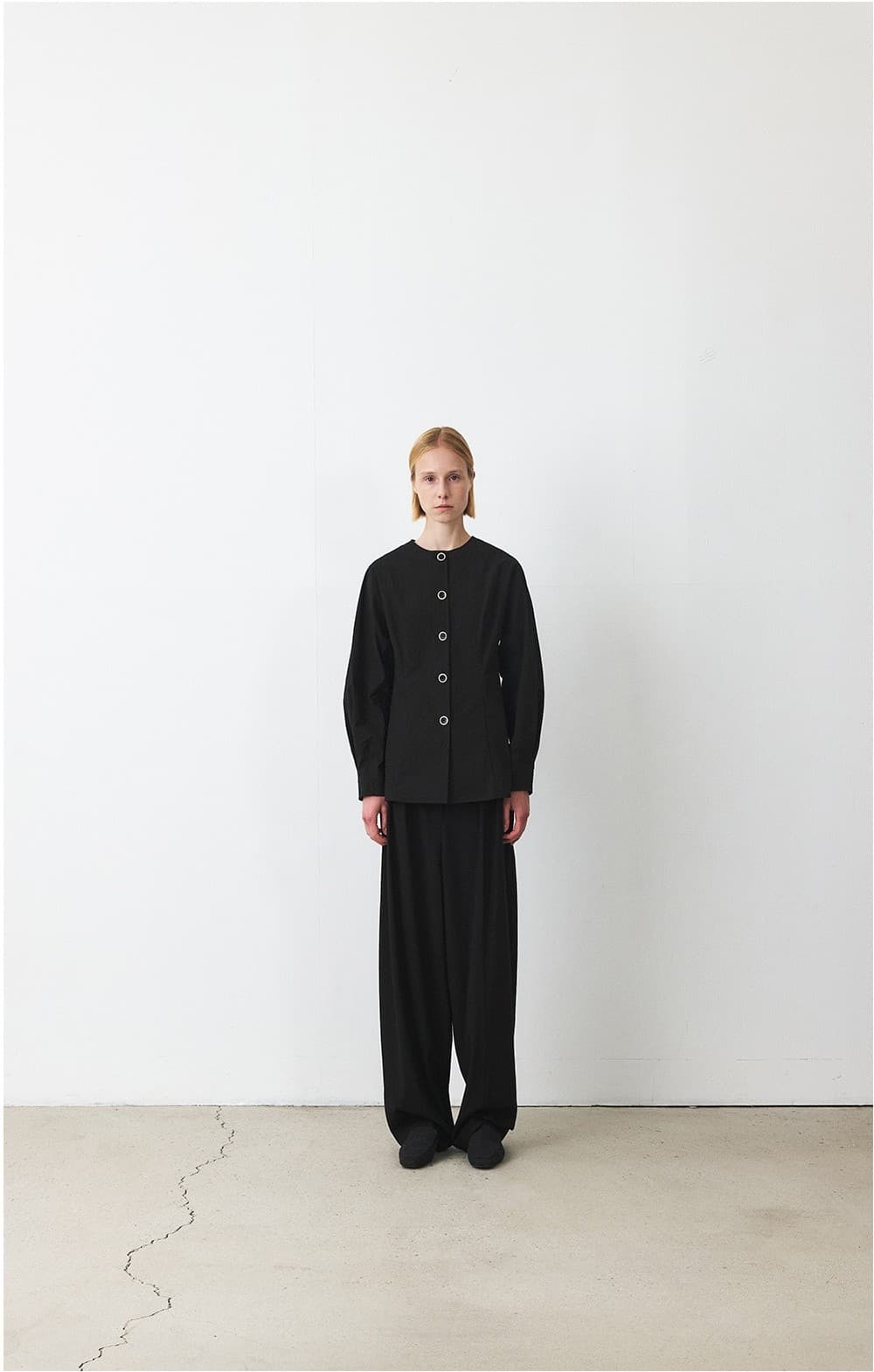 TFF ROUND NECK LINE BLOUSE_BLACK — vue 6