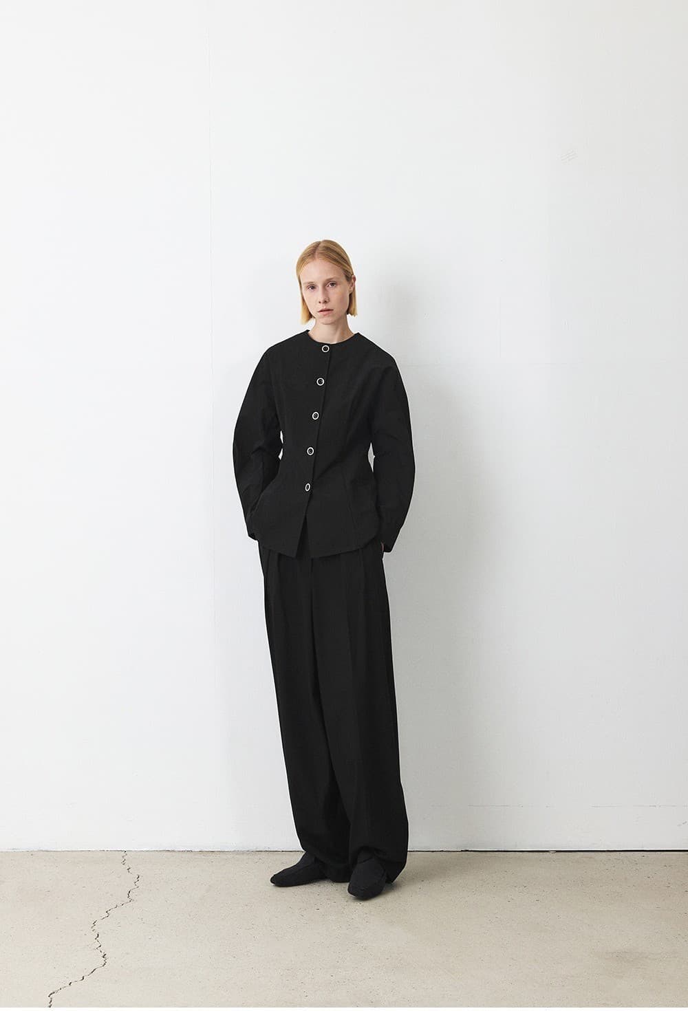 TFF ROUND NECK LINE BLOUSE_BLACK — vue 7