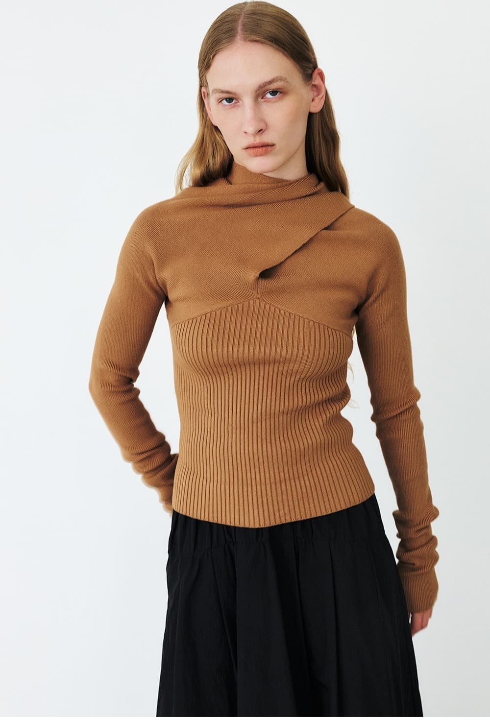 TFF DRAPED MUFFLER KNIT TOP_CAMEL — vue 5