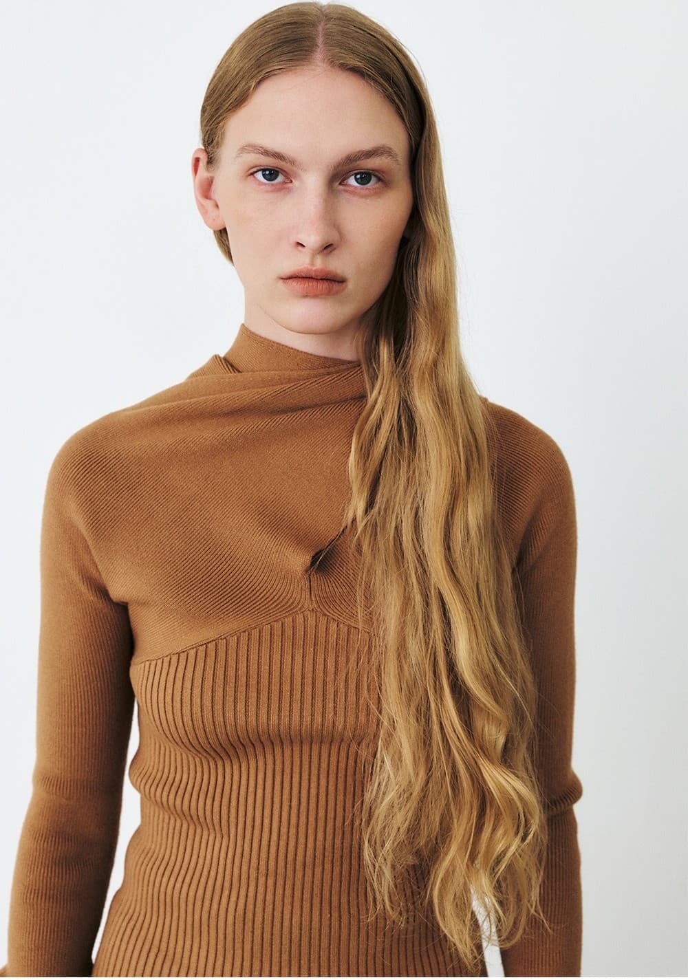 TFF DRAPED MUFFLER KNIT TOP_CAMEL — vue 11