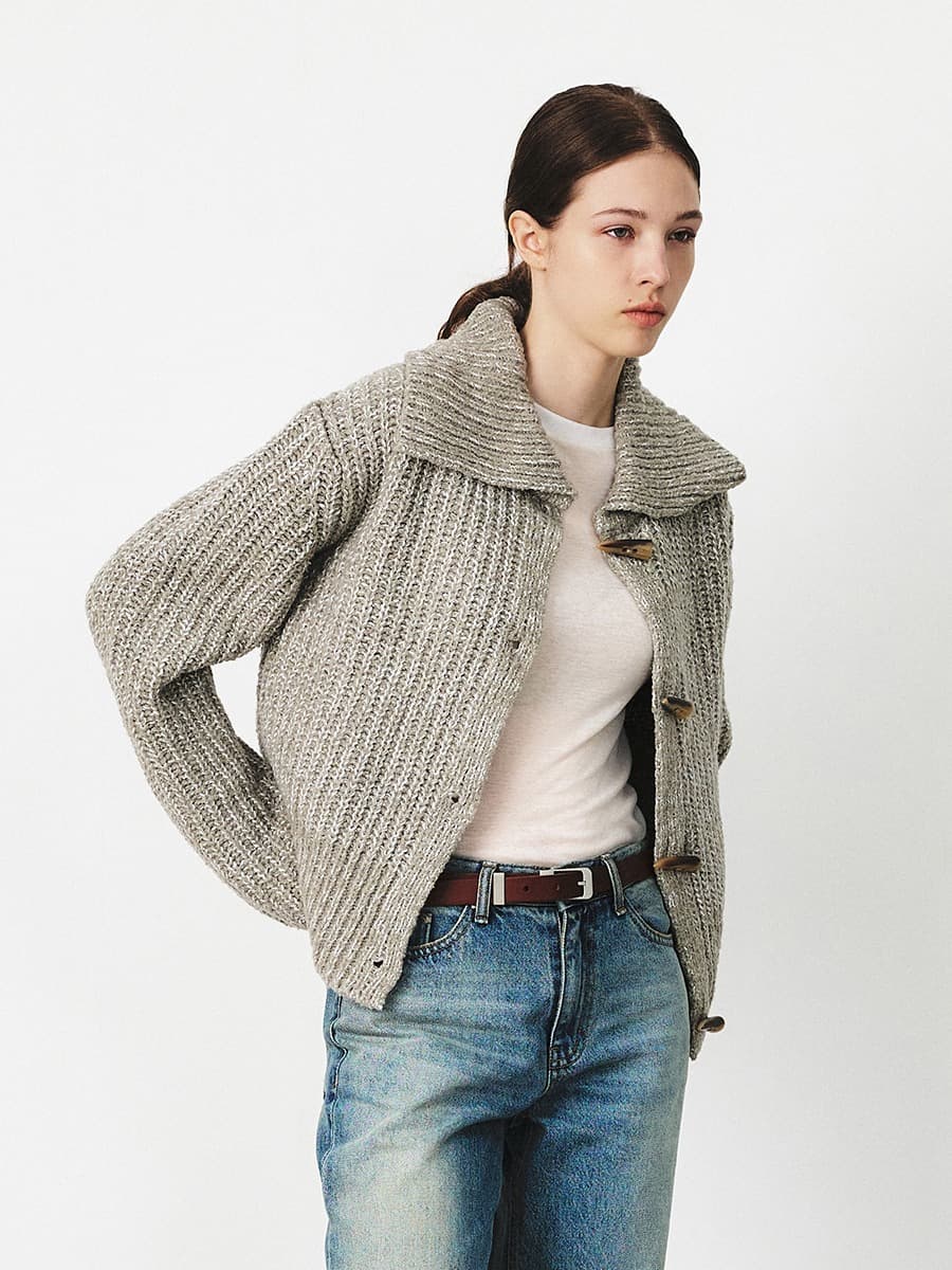 TFF TOGGLE BUTTON BOUCLE KNIT CARDIGAN_KHAKI — vue 4
