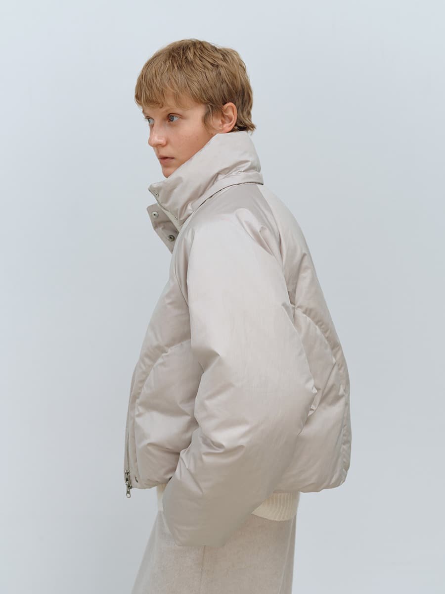 TFW DETACHABLE HOOD GOOSE DOWN PUFFER_BEIGE — vue 2