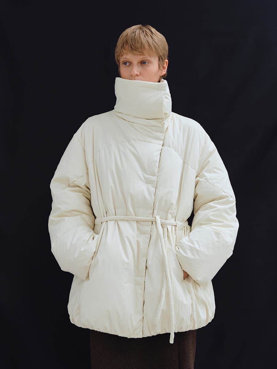 TFW HIGH NECK DIVIDED GOOSE DOWN_CREAM — vue 4