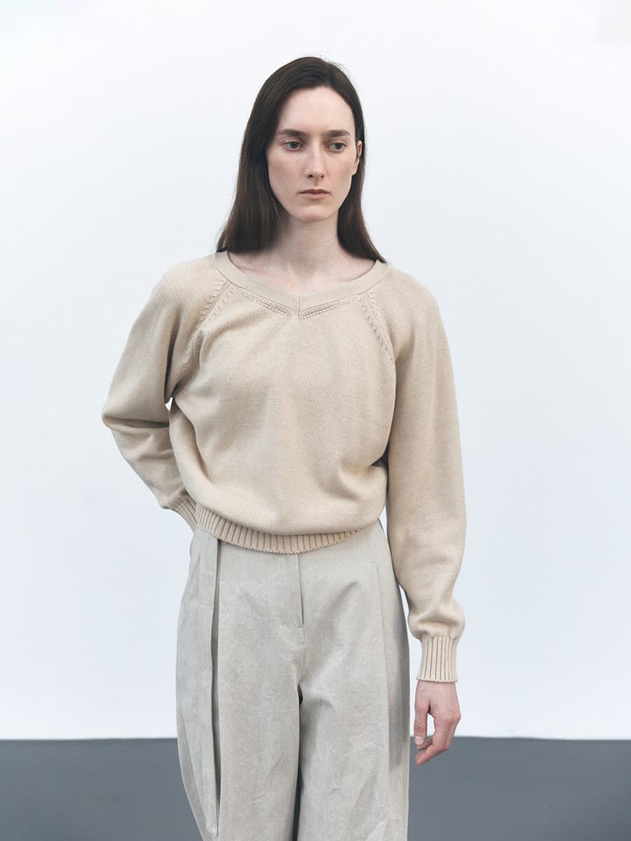 TVS TWISTED V-NECK KNIT TOP_Y-BEIGE — vue 1