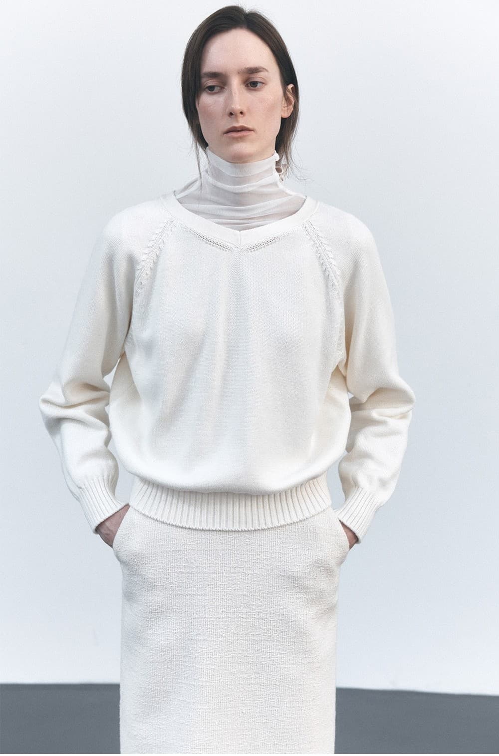 TVS TWISTED V-NECK KNIT TOP_IVORY — vue 5