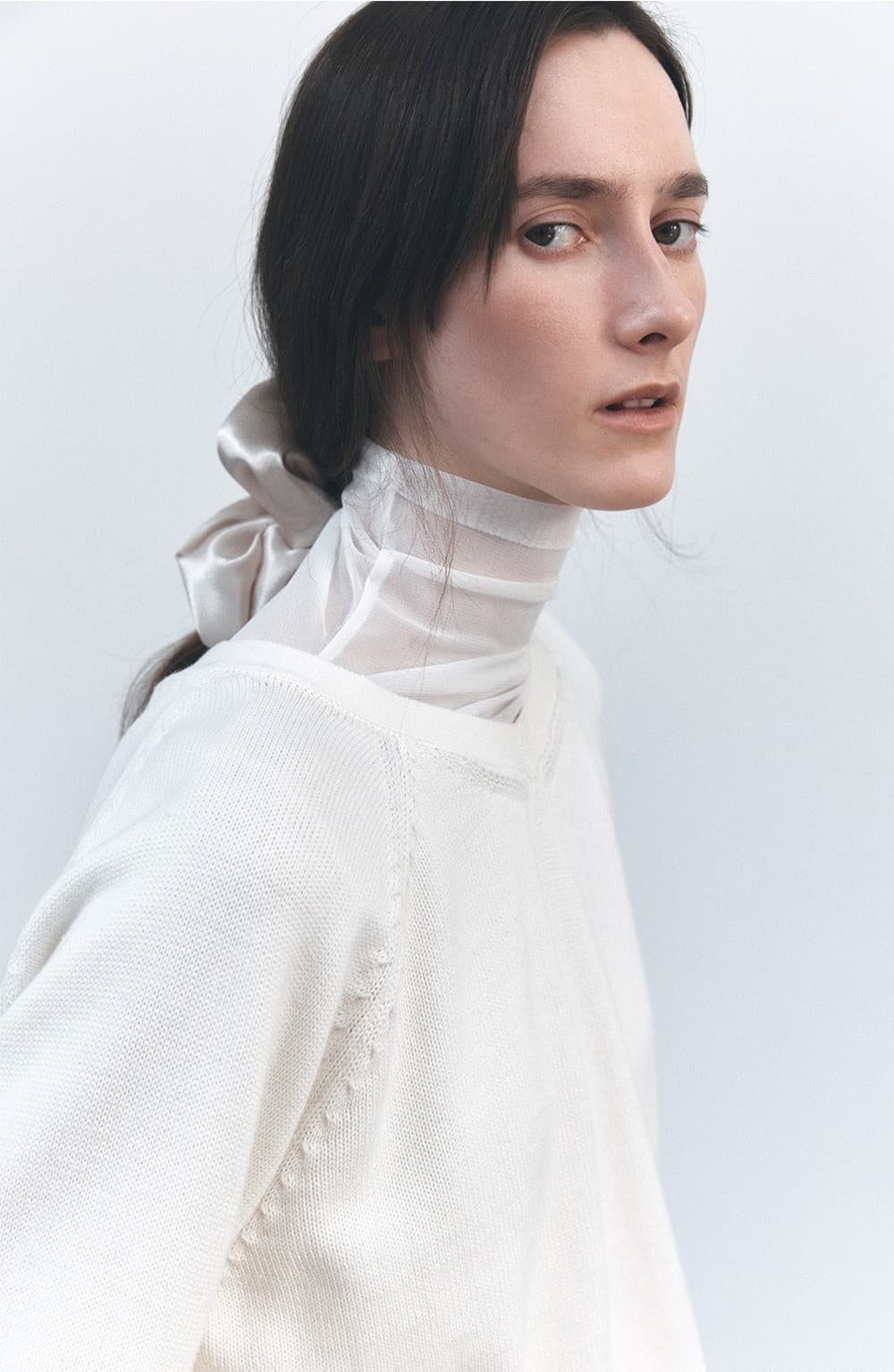 TVS TWISTED V-NECK KNIT TOP_IVORY — vue 10