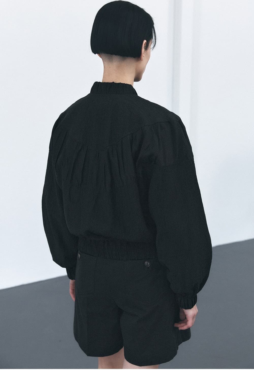 TVS SHIRRING BOMBER JUMPER_BLACK — vue 7