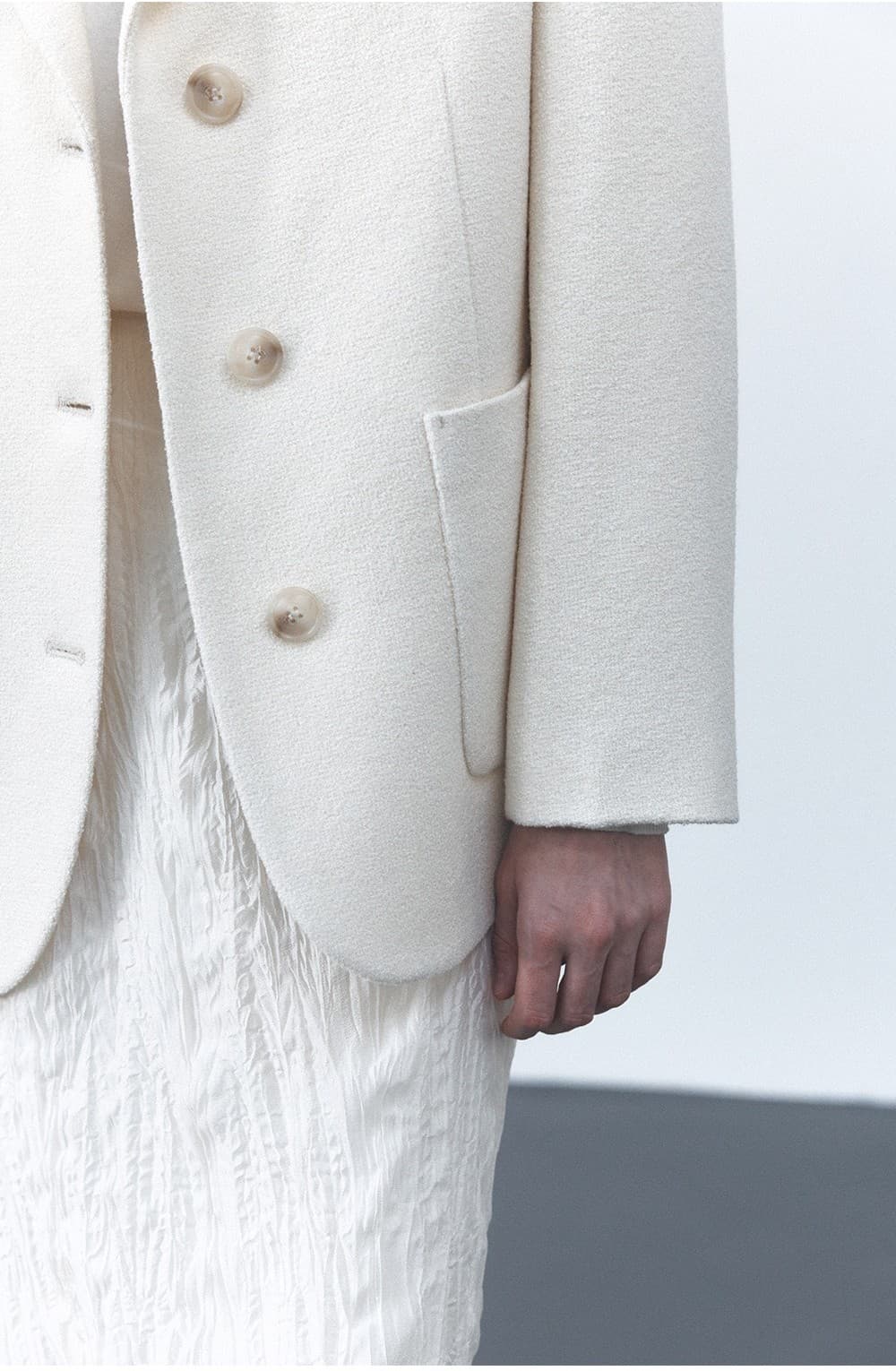 TVS OVERFIT BOUCLE 3-BUTTON BLAZER_IVORY — vue 8