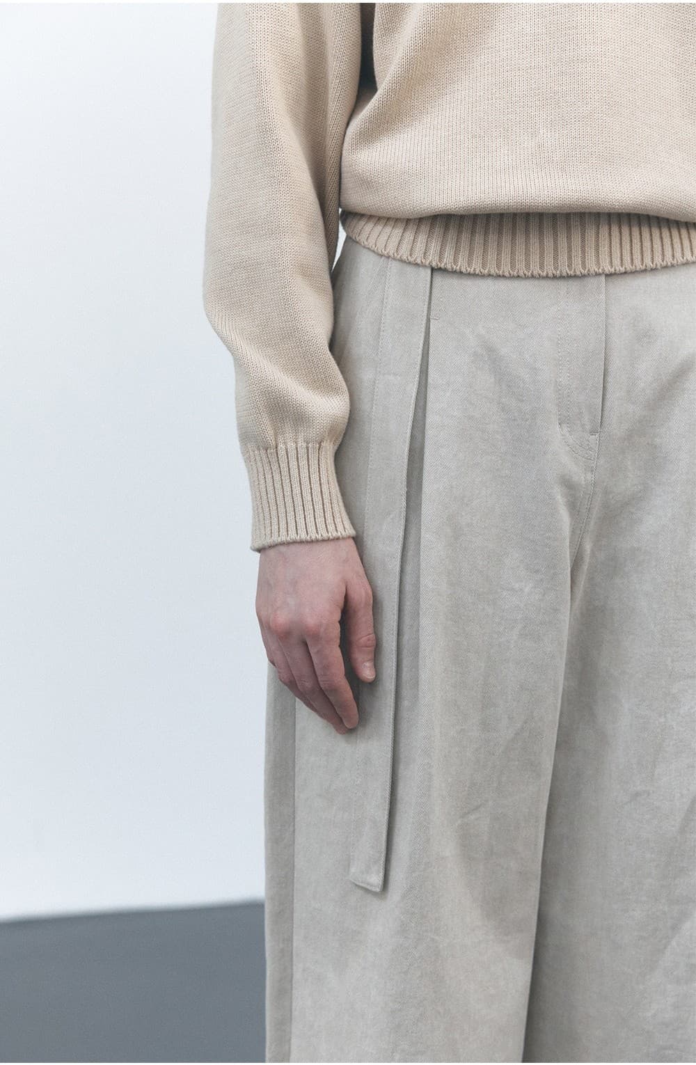 TVS BELTED ONE TUCK WIDE TROUSERS_BEIGE — vue 6