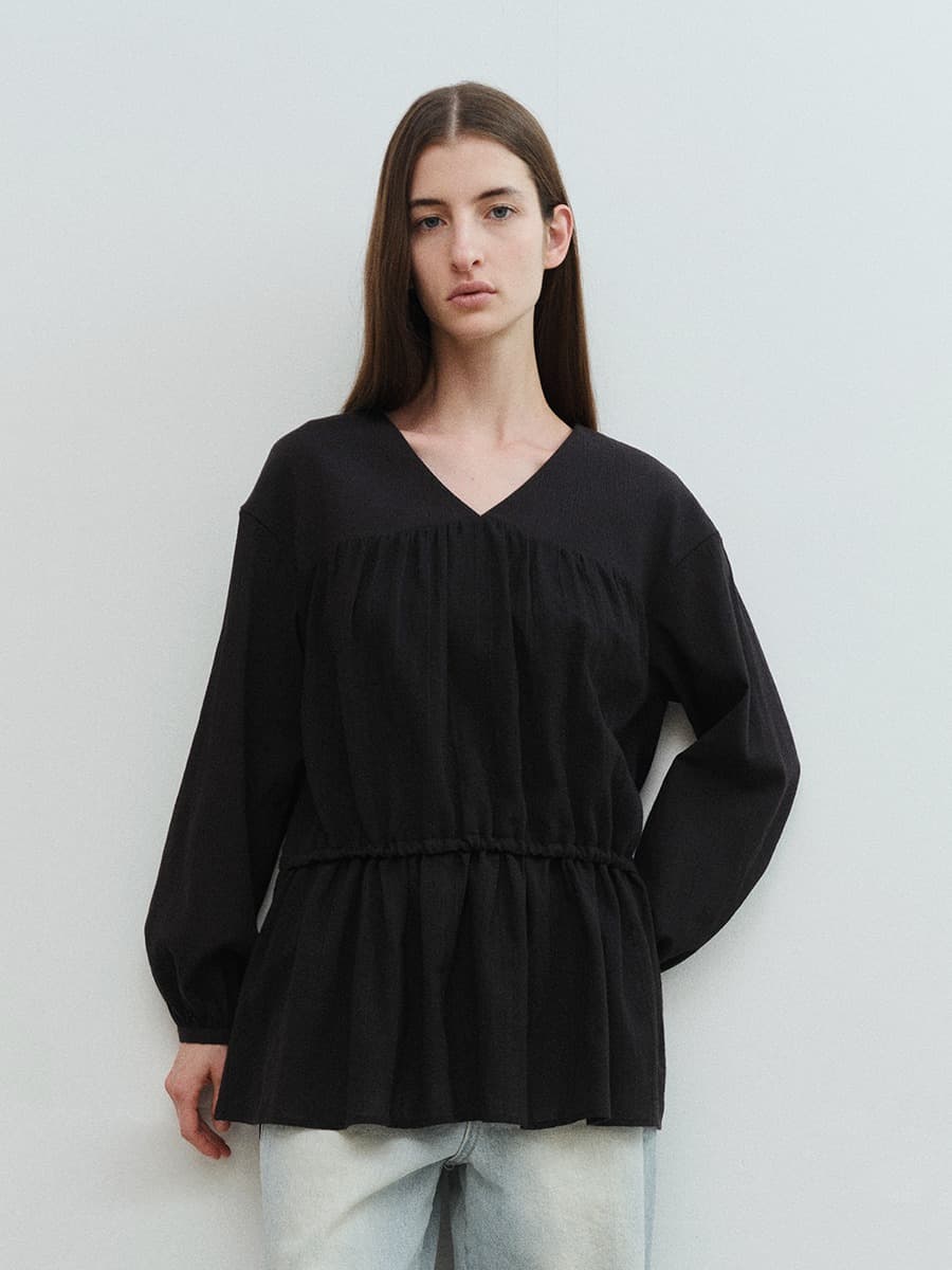 TVS SHIRRING V-NECK BLOUSE_BLACK — vue 2