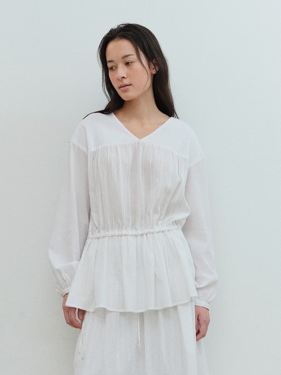 TVS SHIRRING V-NECK BLOUSE_WHITE — vue 2