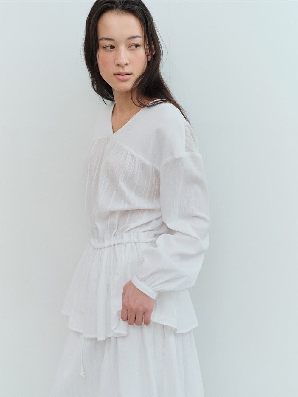 TVS SHIRRING V-NECK BLOUSE_WHITE — vue 9