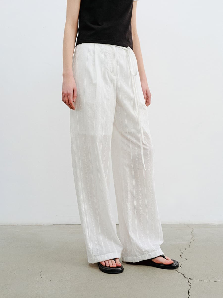 TVR EMBROIDERY ONE TUCK PANTS_WHITE — vue 3