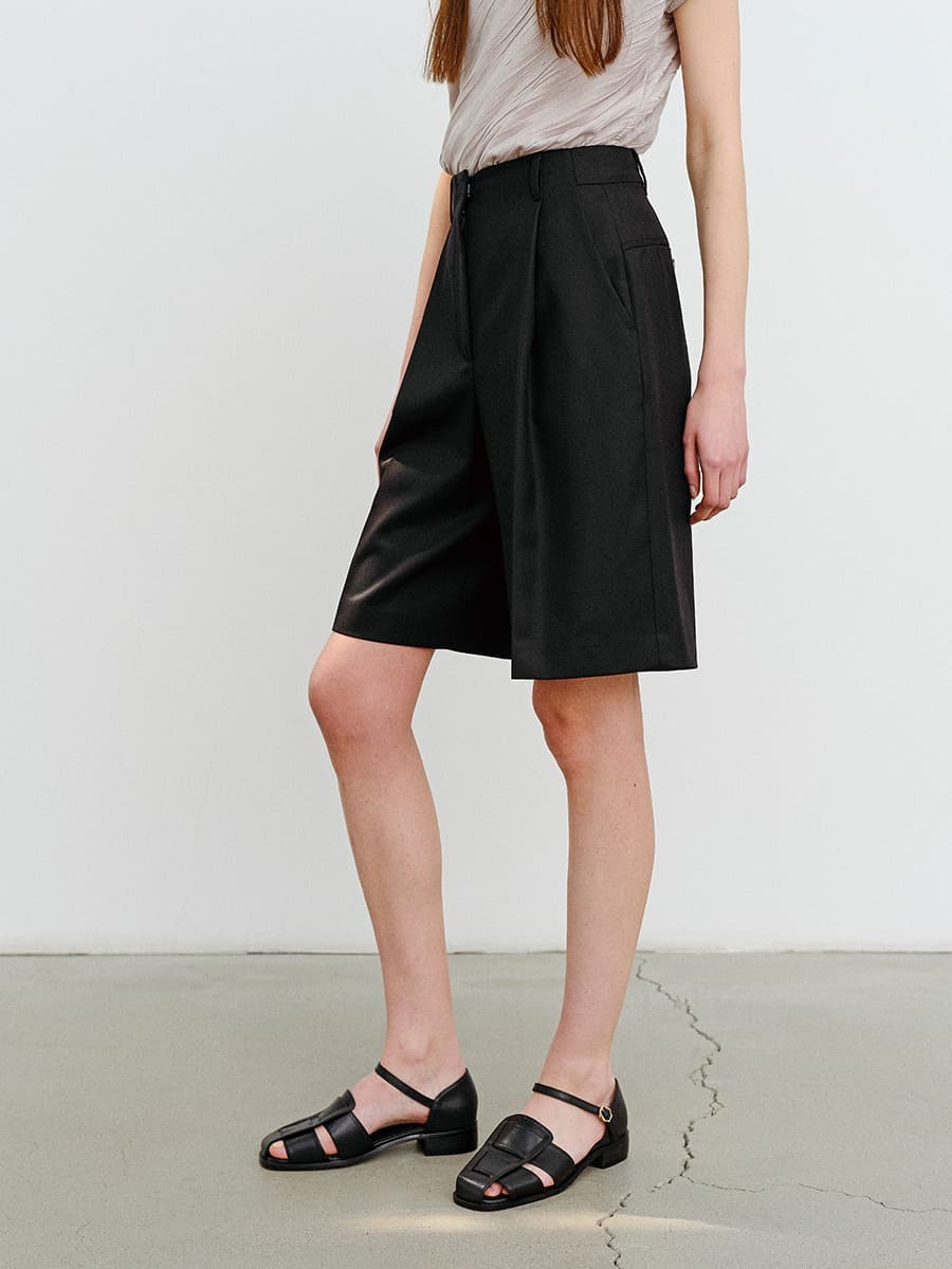 TVR WOOL ONE TUCK SHORTS PANTS_BLACK — vue 3
