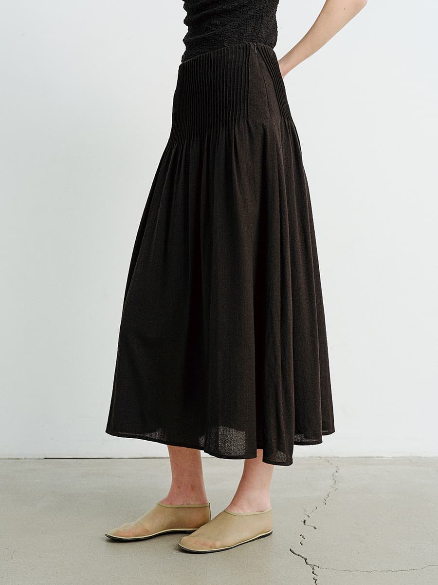 TVR PIN TUCK FLARE SKIRT_BLACK — vue 2