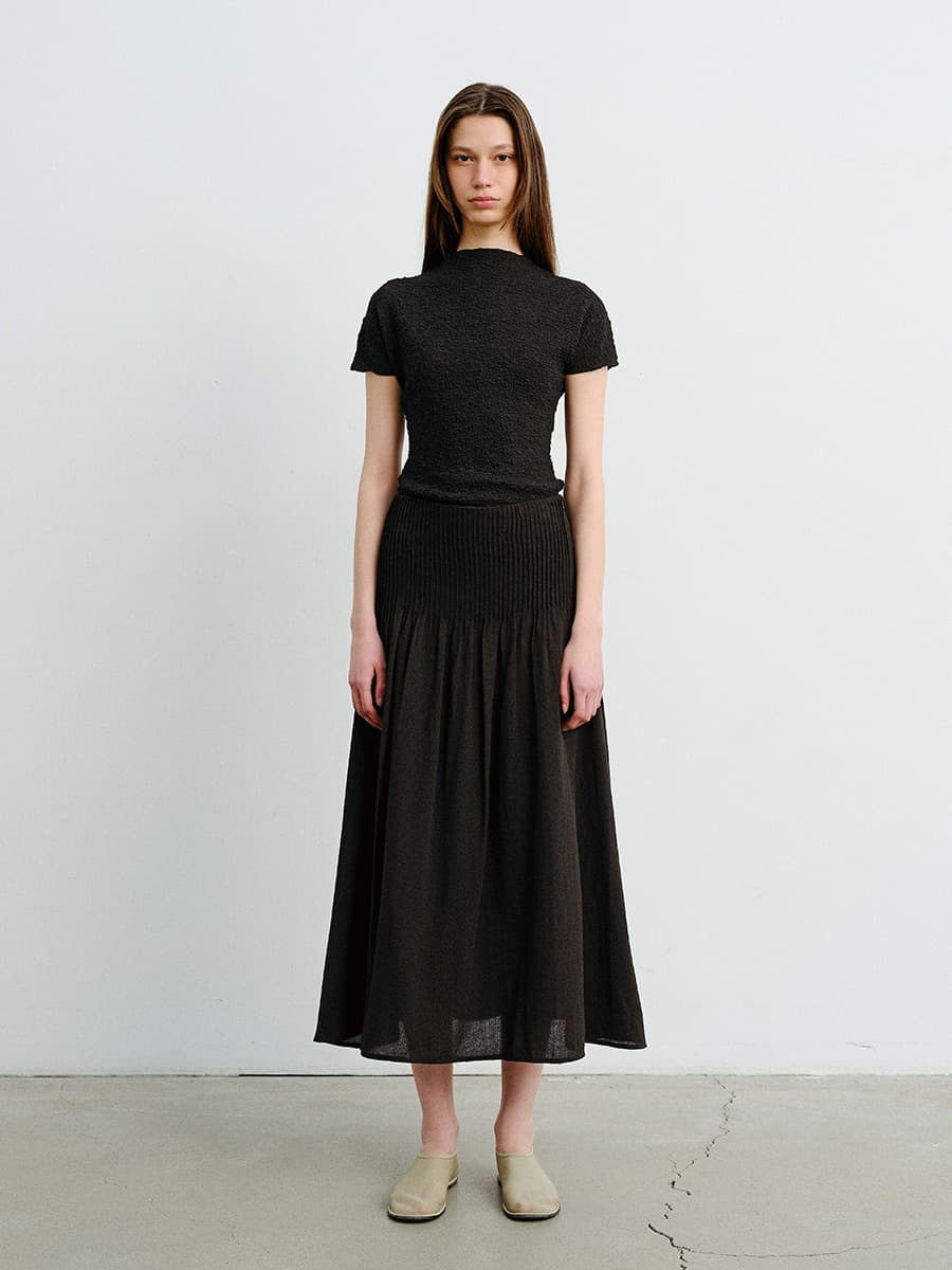 TVR PIN TUCK FLARE SKIRT_BLACK — vue 4