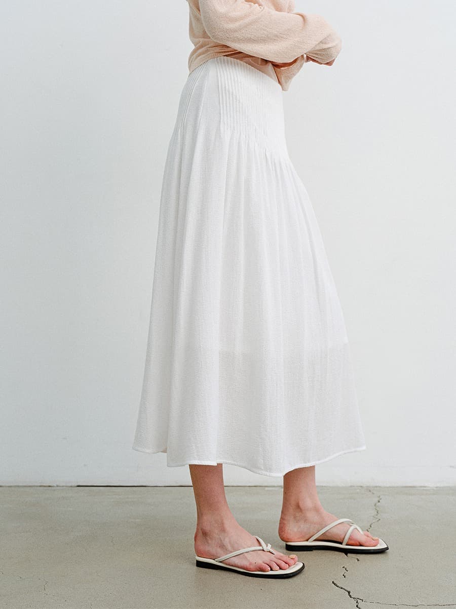 TVR PIN TUCK FLARE SKIRT_WHITE — vue 3