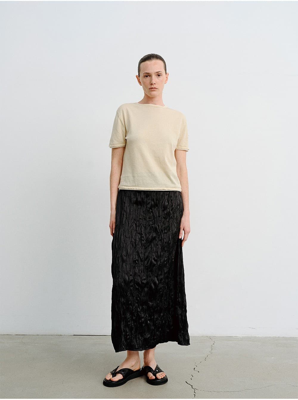 TVR CREASED SHEEN FLARE SKIRT_BLACK — vue 6