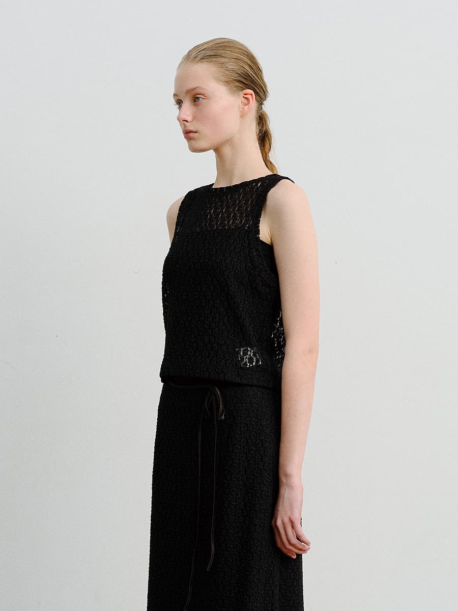 TVR LACE SLEEVELESS TOP_BLACK — vue 2