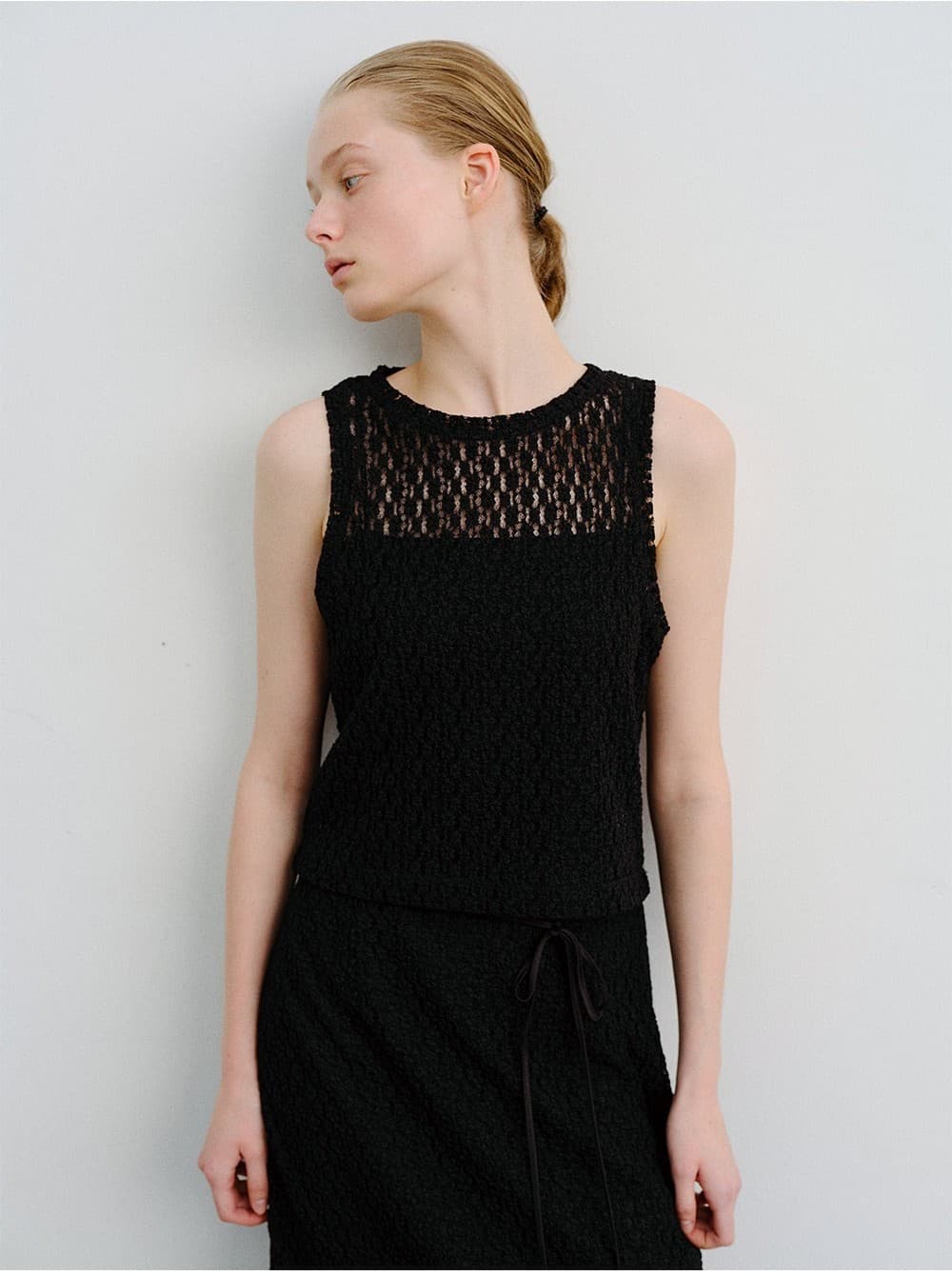 TVR LACE SLEEVELESS TOP_BLACK — vue 7