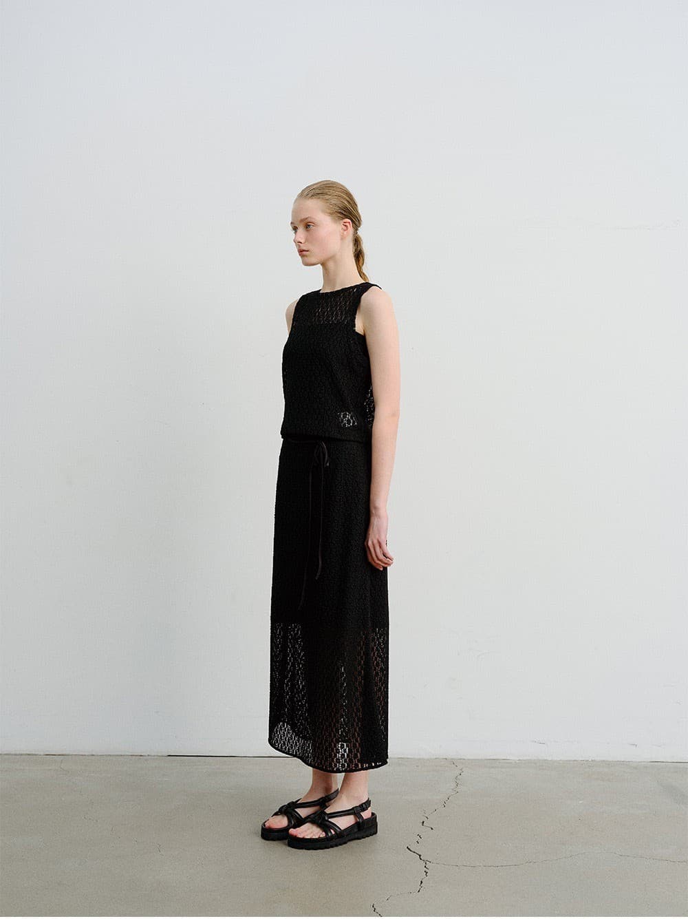 TVR LACE SLEEVELESS TOP_BLACK — vue 8