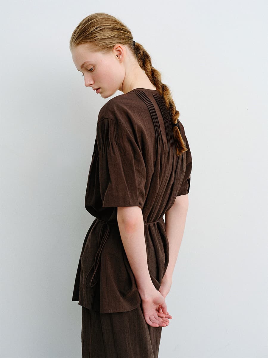 TVR PIN-TUCK LINEN BLOUSE_D-BROWN — vue 4