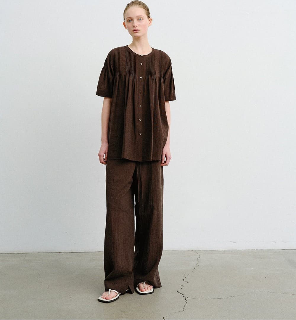 TVR PIN-TUCK LINEN BLOUSE_D-BROWN — vue 6