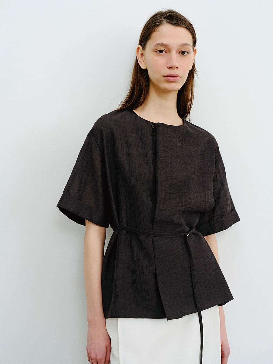 TVR DRAPED NECK BLOUSE_BLACK — vue 3