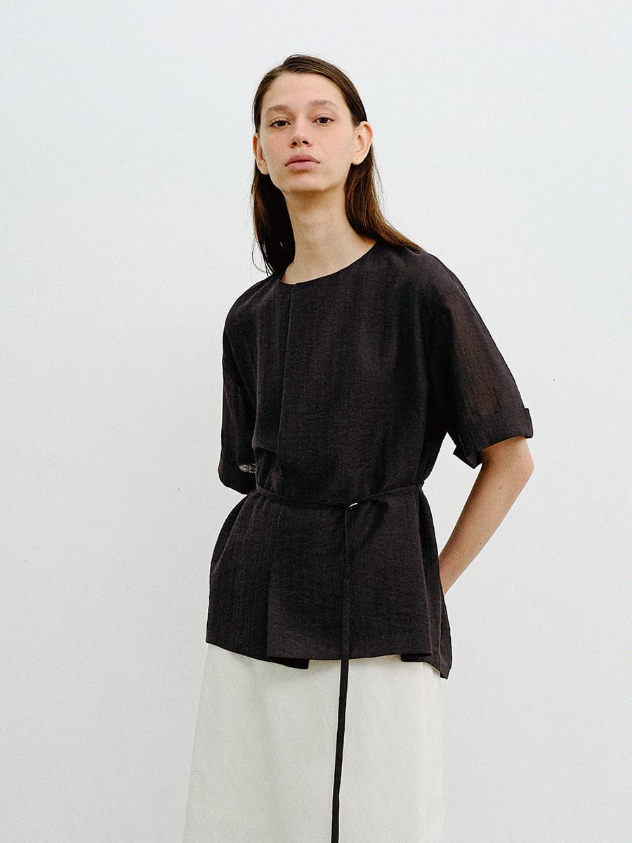 TVR DRAPED NECK BLOUSE_BLACK — vue 4