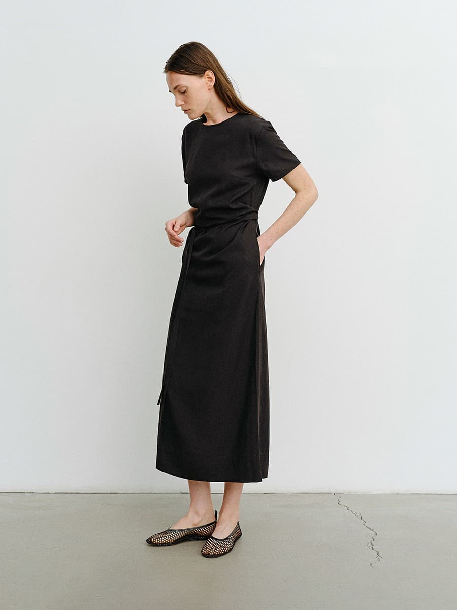 TVR DRAPED WAIST DRESS_BLACK — vue 3