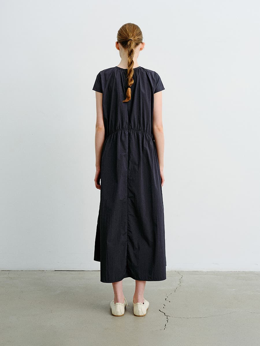TVR ROUND NECK SHIRRING DRESS_D-NAVY — vue 4
