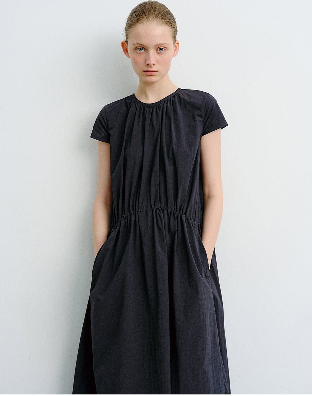 TVR ROUND NECK SHIRRING DRESS_D-NAVY — vue 11