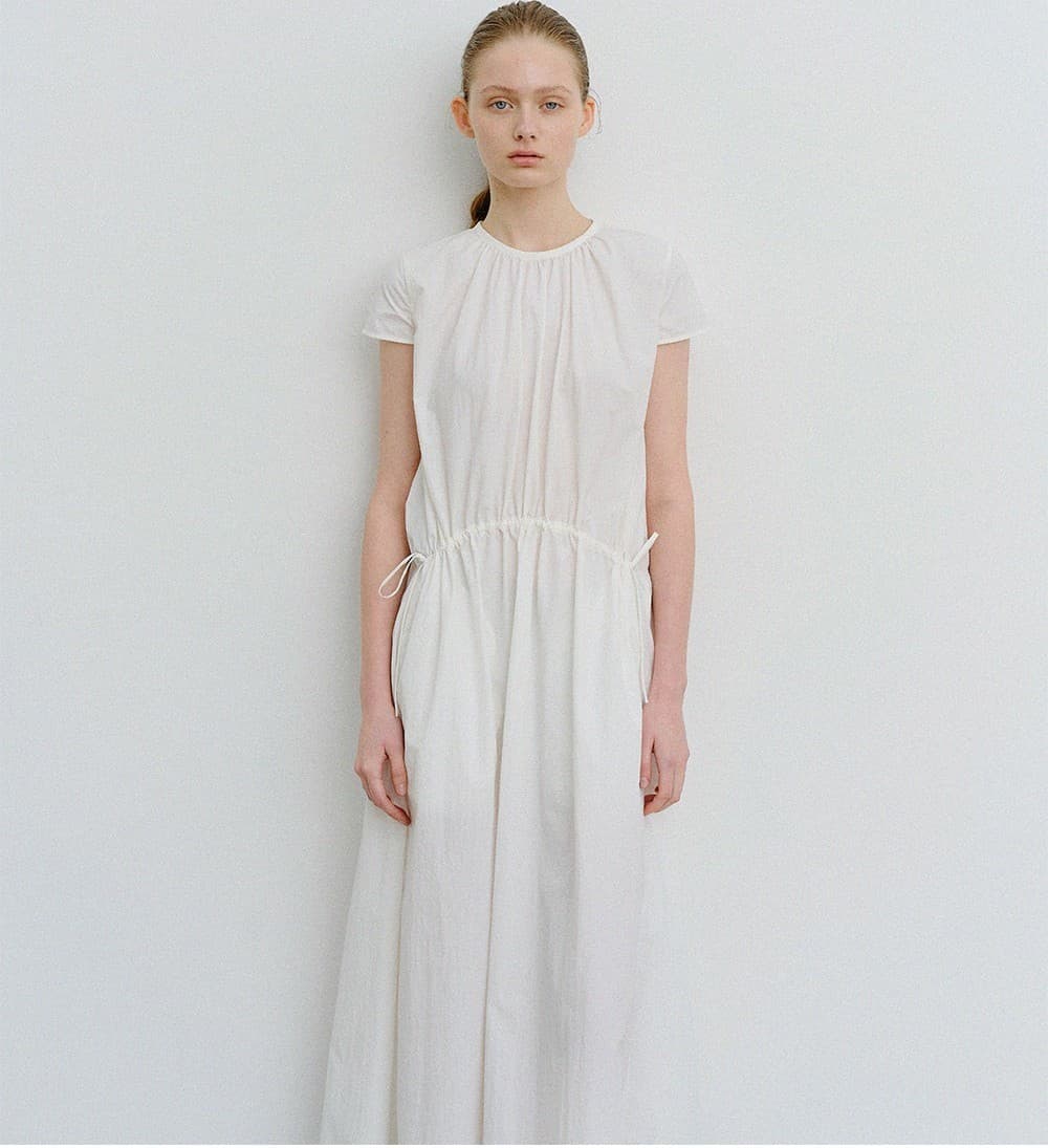 TVR ROUND NECK SHIRRING DRESS_WHITE — vue 10