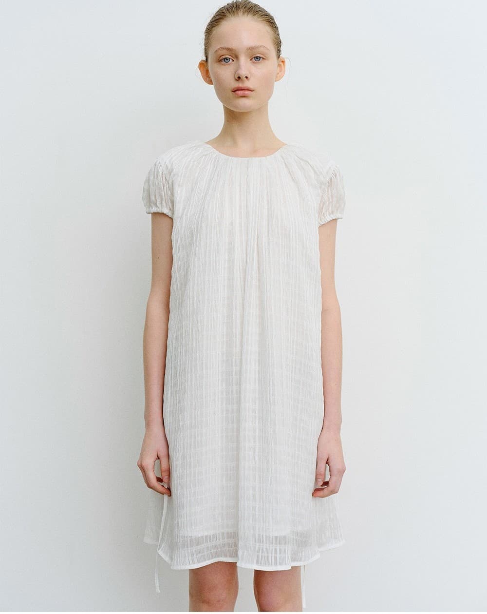 TVR CHECK VOLUME DRESS_WHITE — vue 4