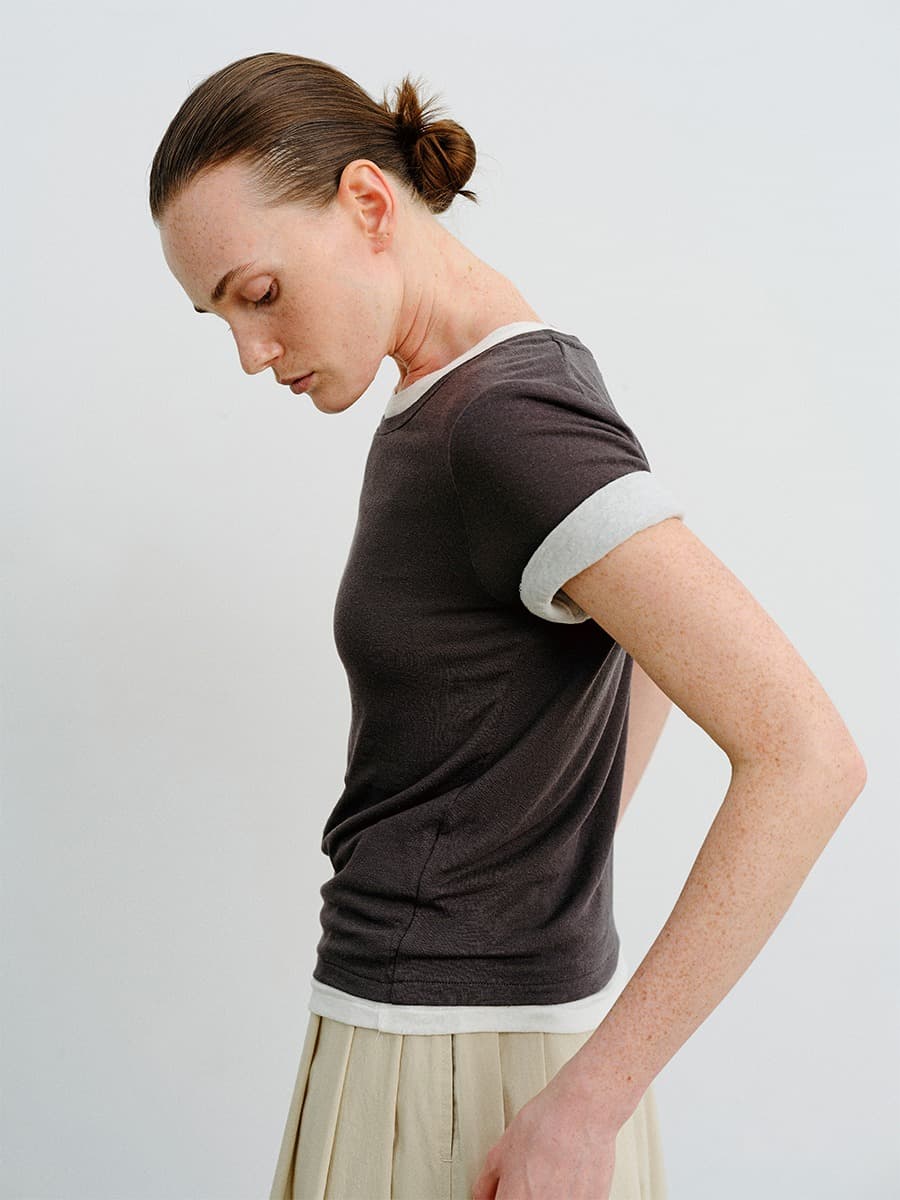 TVR LINEN LAYERED TOP_CHARCOAL & IVORY — vue 3