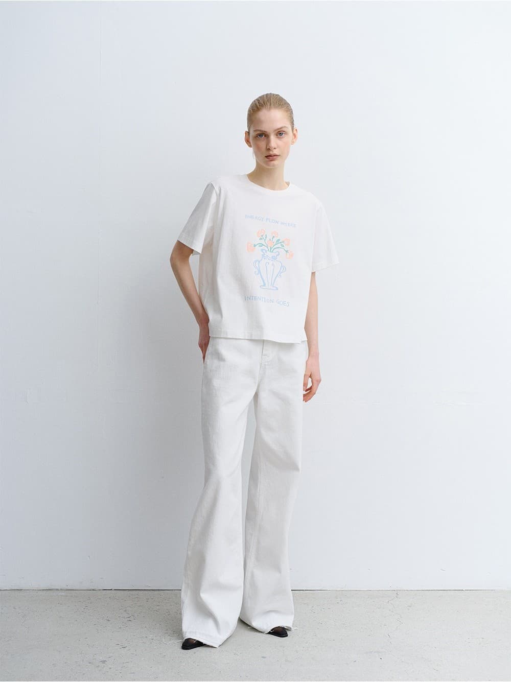 TVR VASE OF FLOWERS TOP_WHITE — vue 8