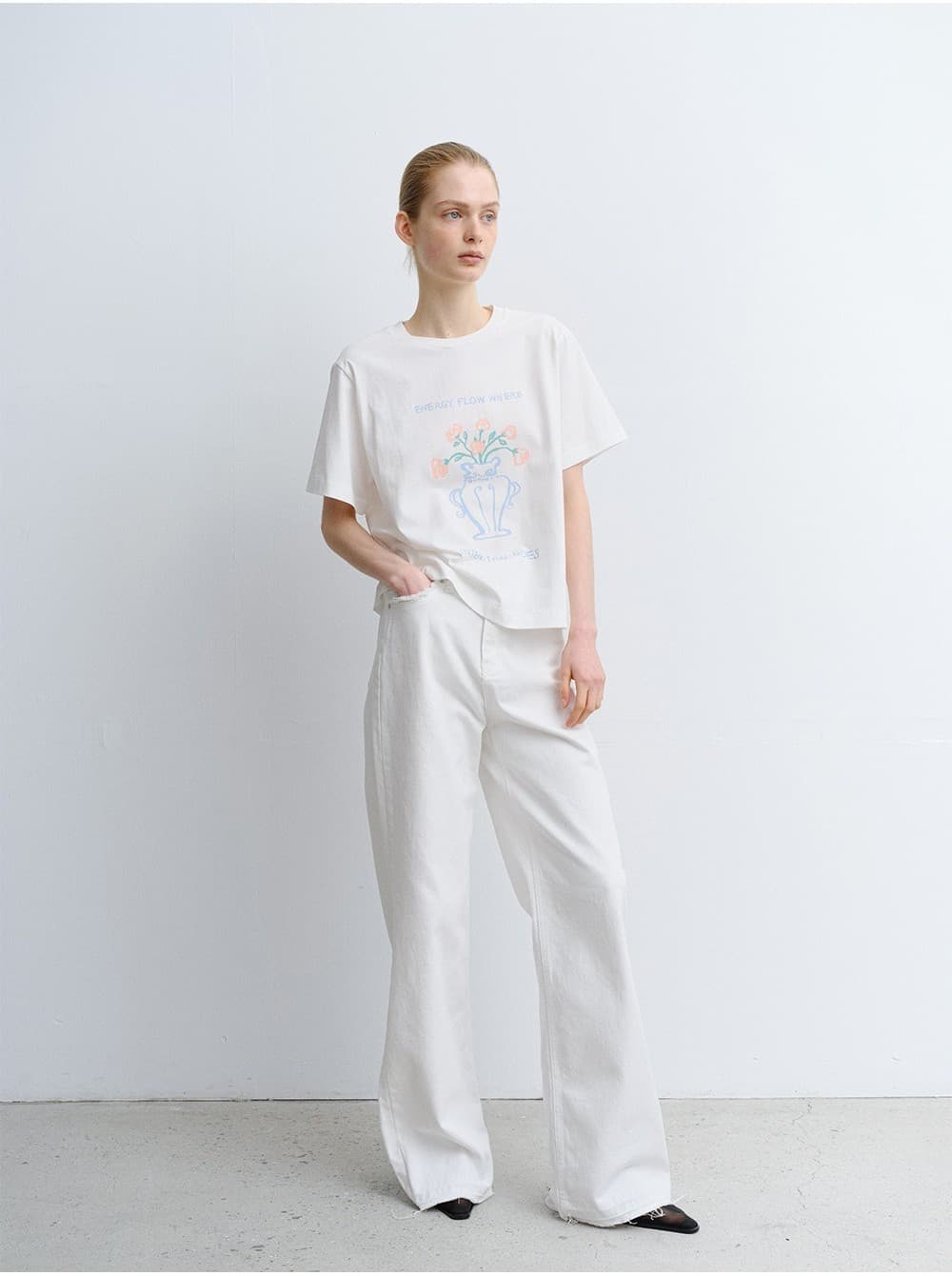 TVR VASE OF FLOWERS TOP_WHITE — vue 9