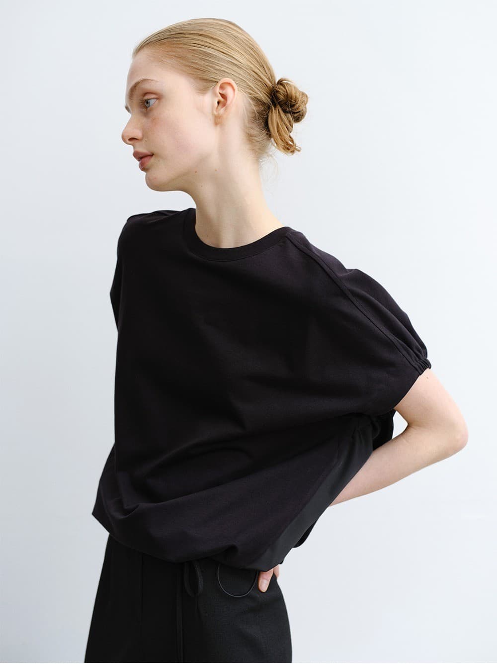 TVR VOLUME SATIN STRING TOP_BLACK — vue 5