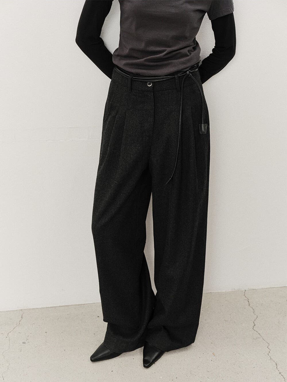 TVF WOOL WIDE TWO TUCK TROUSERS_CHARCOAL — vue 9