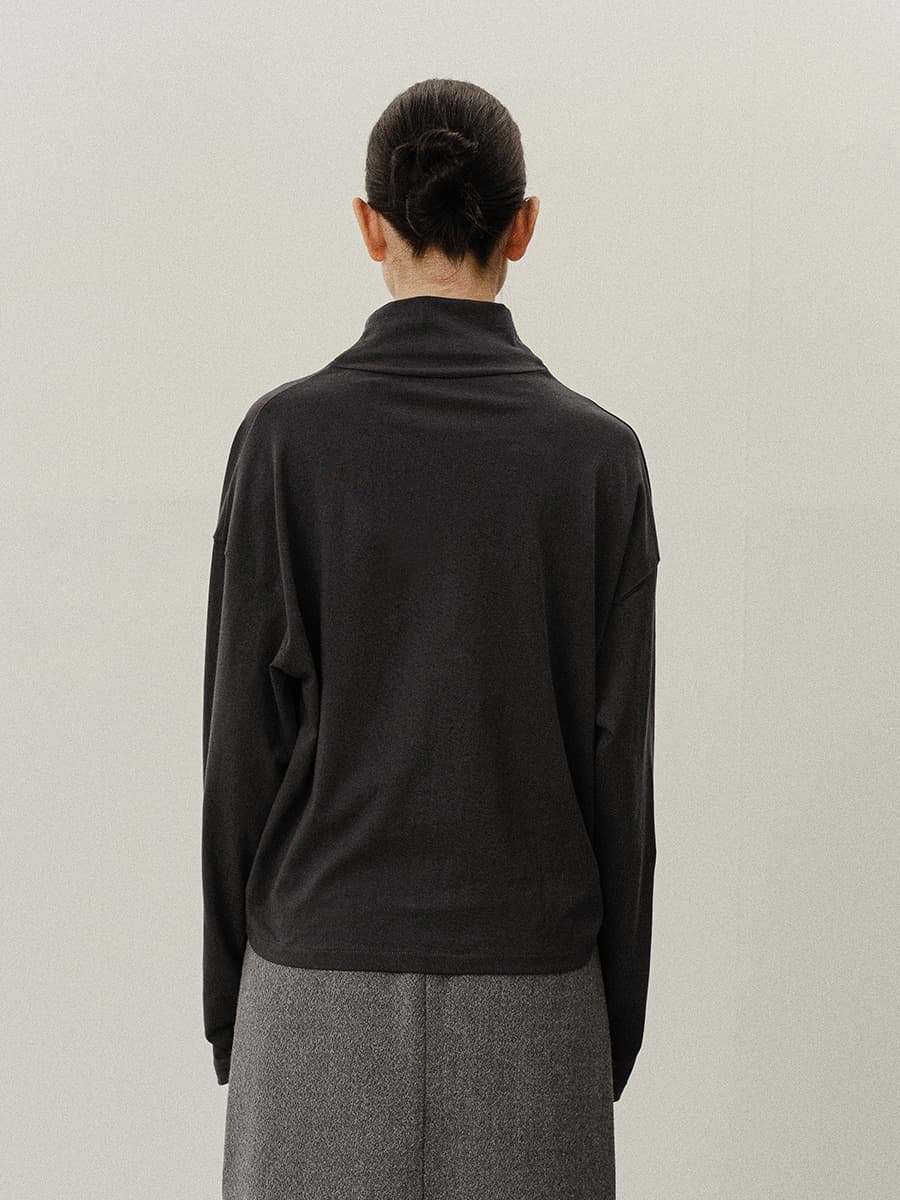TVF LOOSE TURTLENECK TOP_CHARCOAL — vue 4