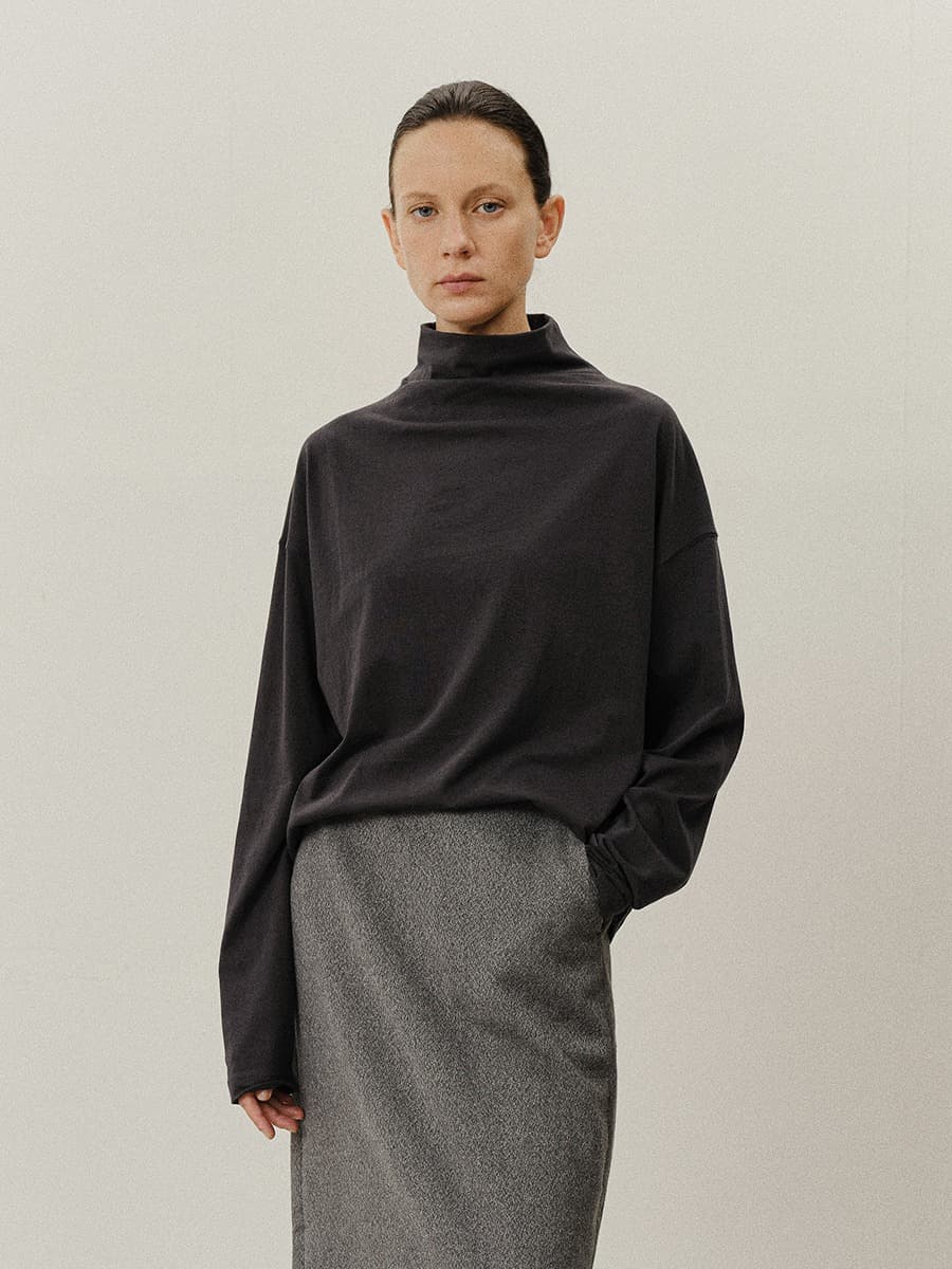 TVF LOOSE TURTLENECK TOP_CHARCOAL — vue 5