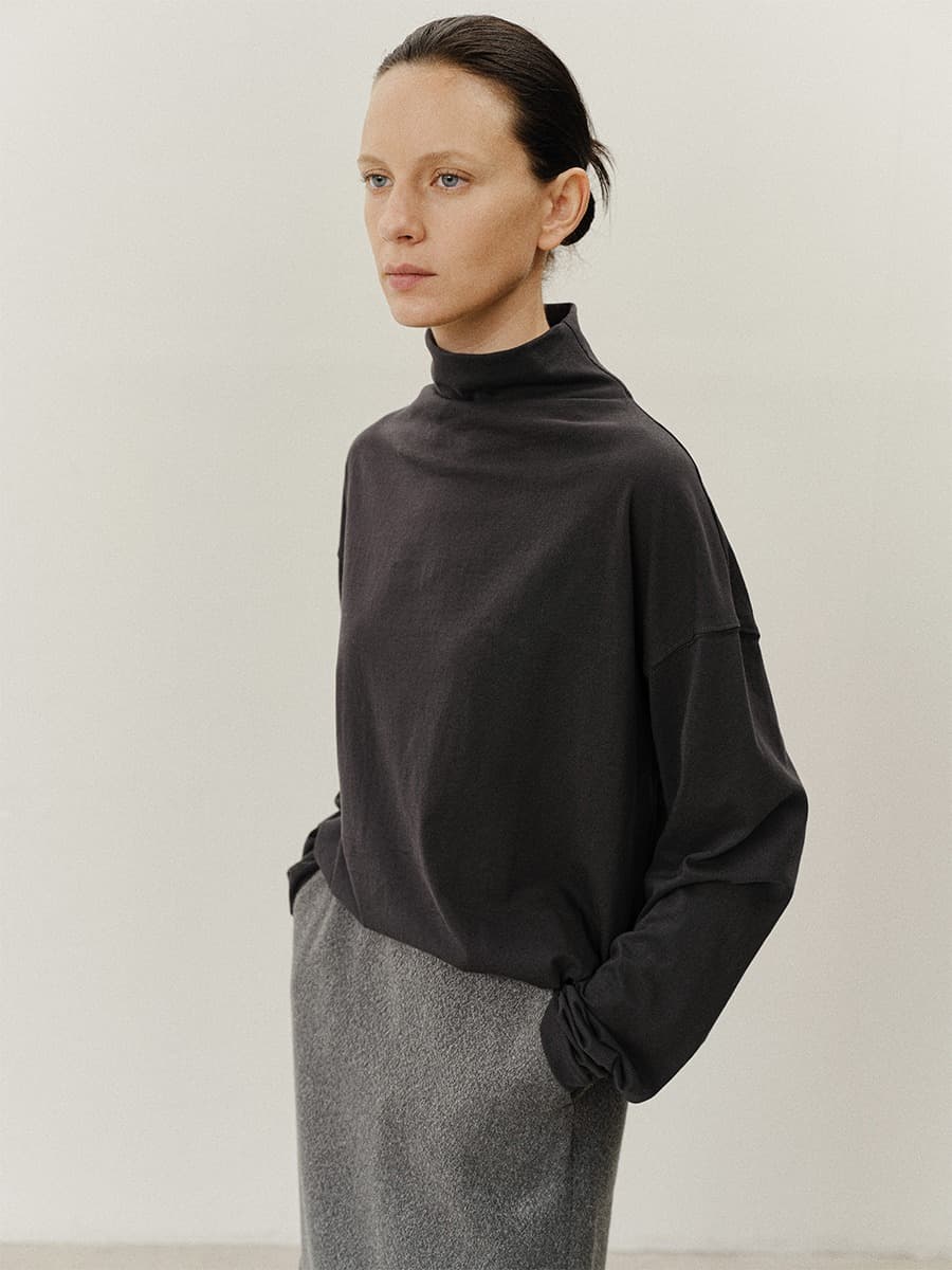TVF LOOSE TURTLENECK TOP_CHARCOAL — vue 6